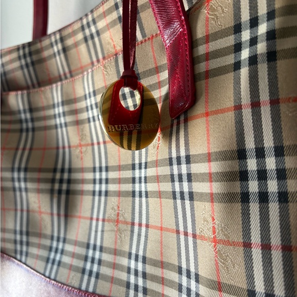 Burberry | Red Haymarket Check Pocket Tote Medium - Picture 3 of 8